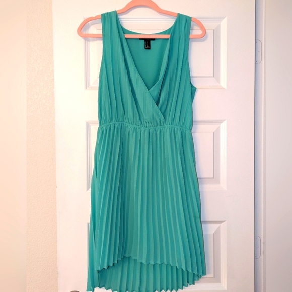 Forever 21 Dresses & Skirts - Forever 21 Teal pleated mini dress!